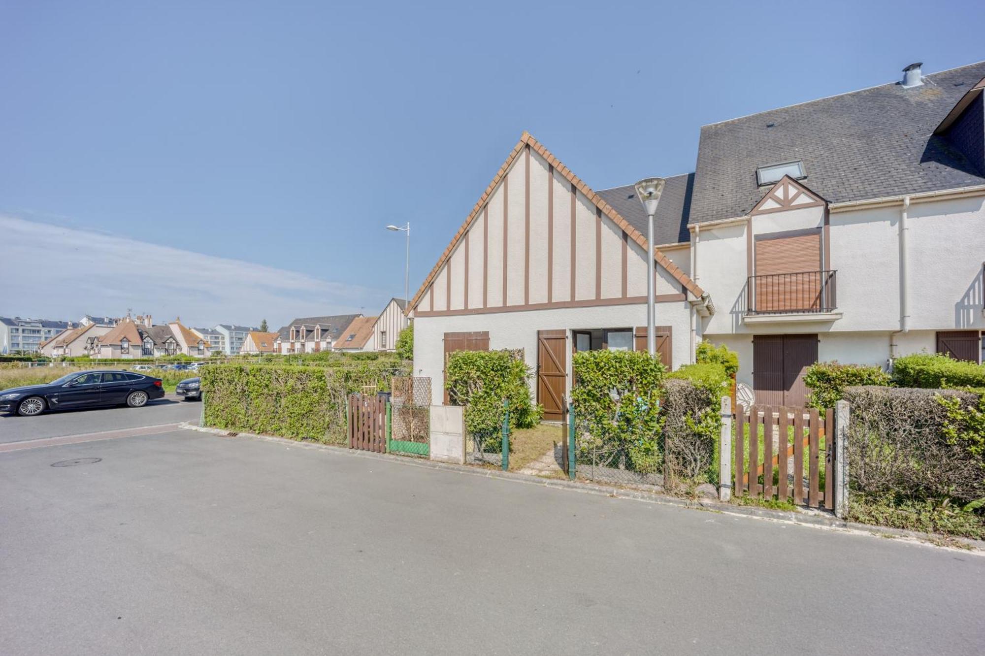 Le Petit Normand - Studio Avec Jardin A 500 M De La Plage Courseulles-sur-Mer Exteriör bild